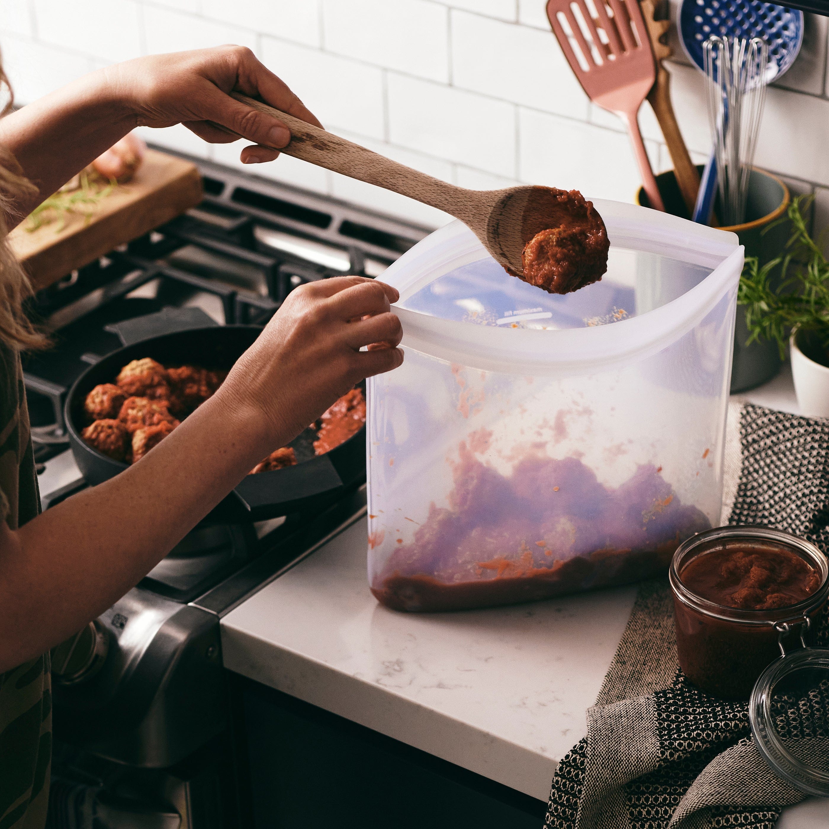 Gallon Bag: Reusable Food Grade Silicone Stasher