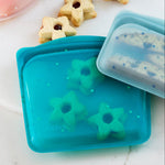 arctic dots: sandwich holding cookies