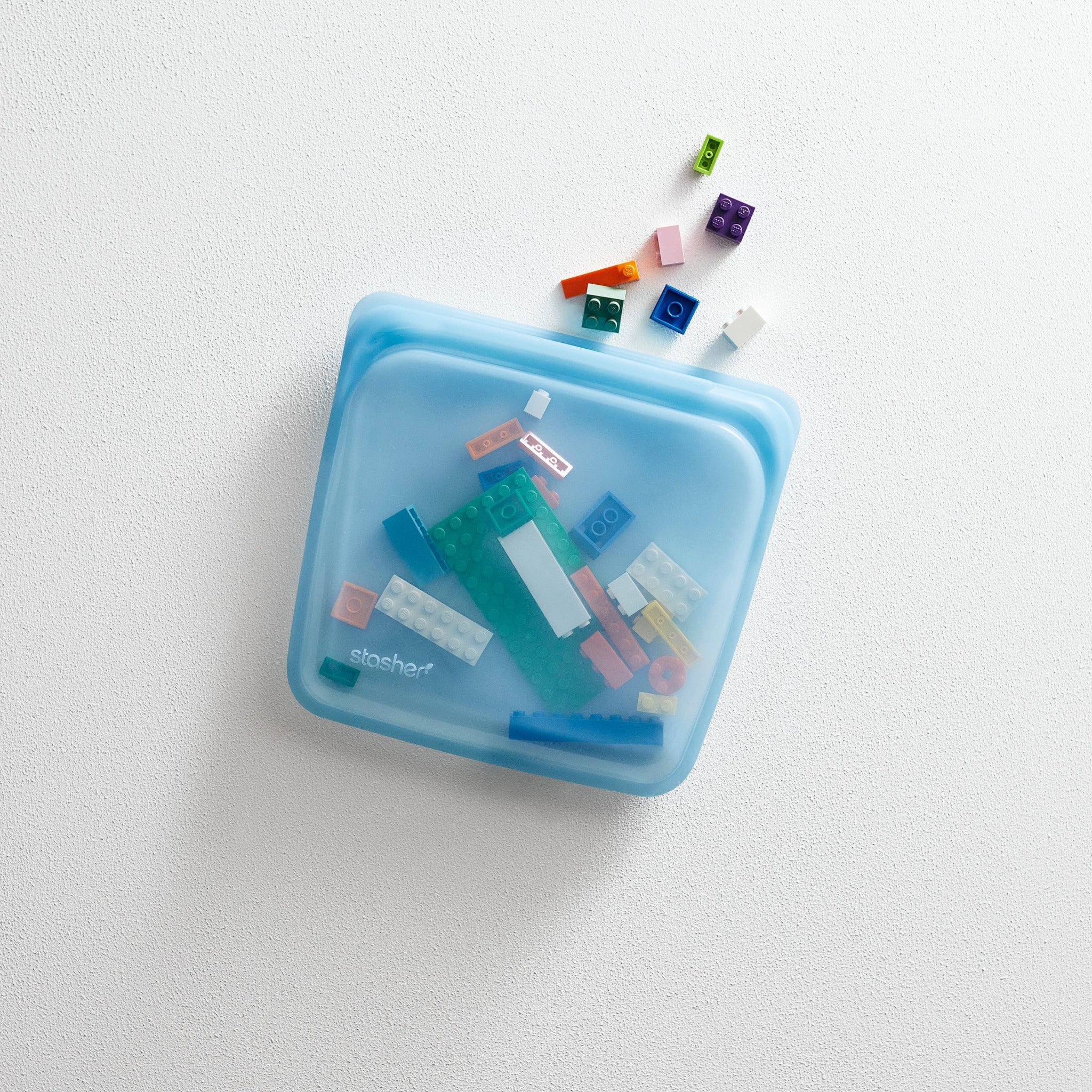 blue: sandwich holding lego pieces
